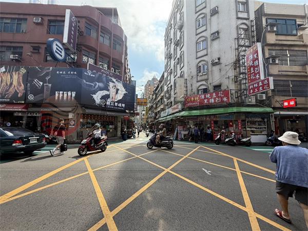 南崁市中心收租自用大地坪店面
