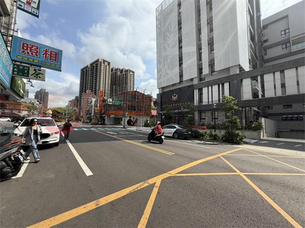 南崁市中心收租自用大地坪店面