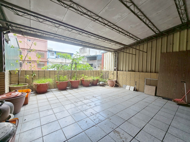 宜蘭高中旁大地坪透店